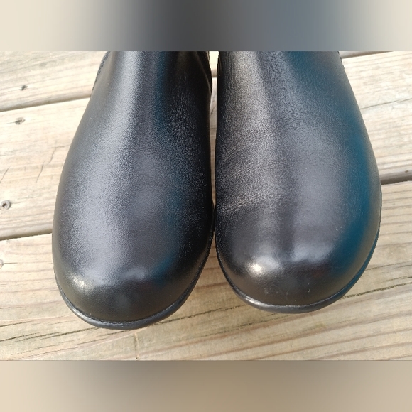 Clarks | Black Leather Ankle Booties Side Zip W/ Studs Women's Size 6.5 - Picture 7 of 15